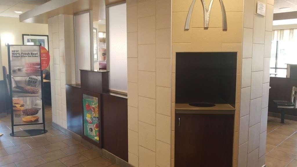 McDonalds | 5707 St Charles Rd, Berkeley, IL 60163 | Phone: (708) 544-9706