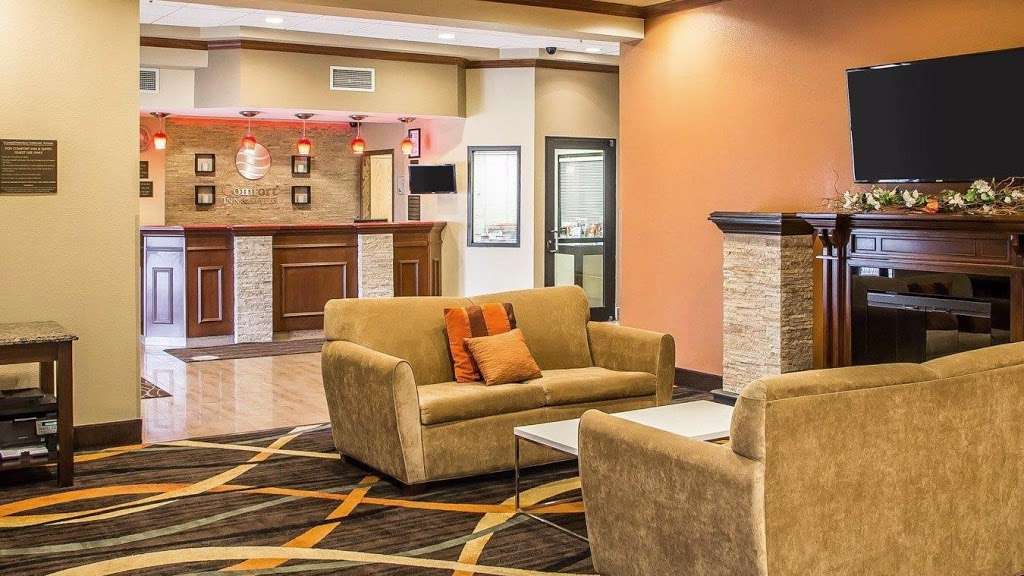 Comfort Inn & Suites | 7206 122 Ave, Kenosha, WI 53142 | Phone: (262) 857-3450