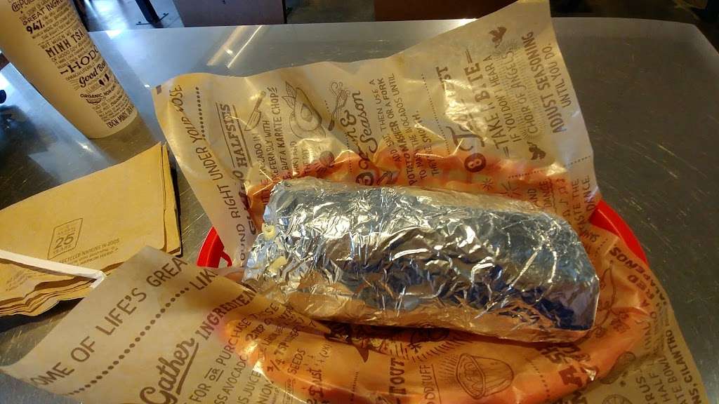 Chipotle Mexican Grill | 9447 Lorton Market St, Lorton, VA 22079 | Phone: (703) 337-4624