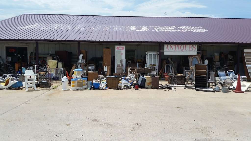 Antique Store | 708 E Baldwin St, Cameron, MO 64429