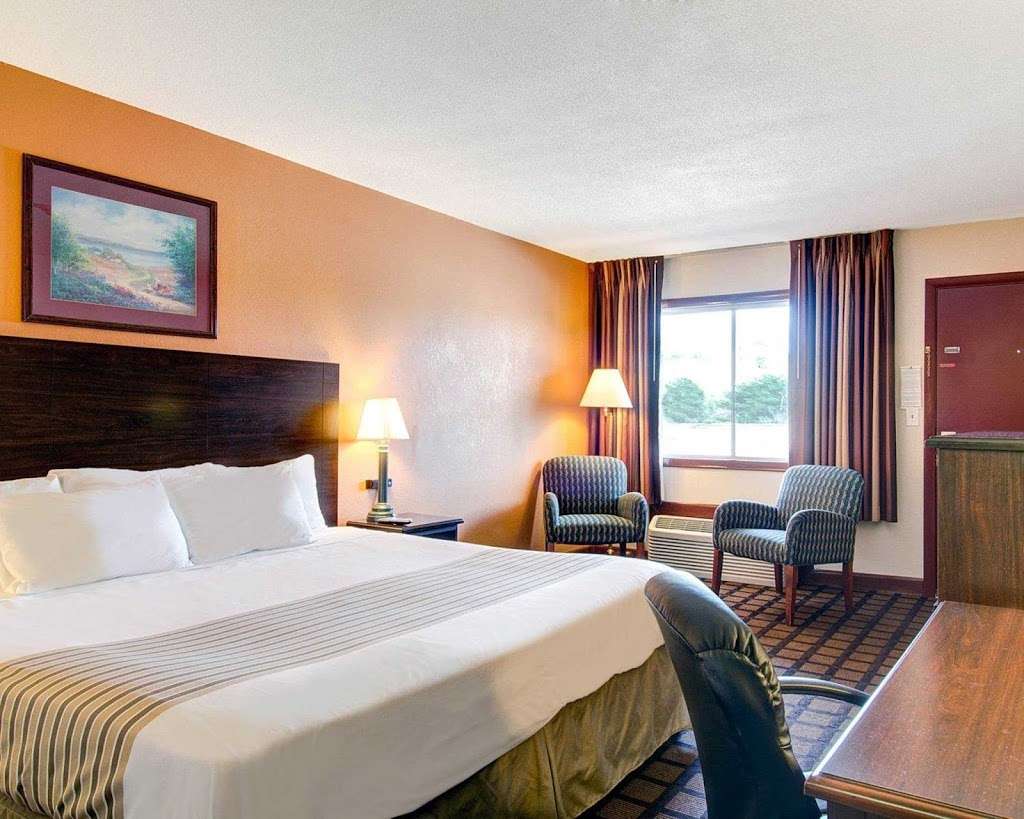 Econo Lodge | 775 Providence Hwy, Sharon, MA 02067, USA | Phone: (781) 784-5800