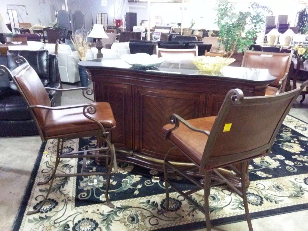 Arnotts Furniture & Auction Gallery | 6001 S Orange Blossom Trail, Davenport, FL 33896, USA | Phone: (407) 401-9893