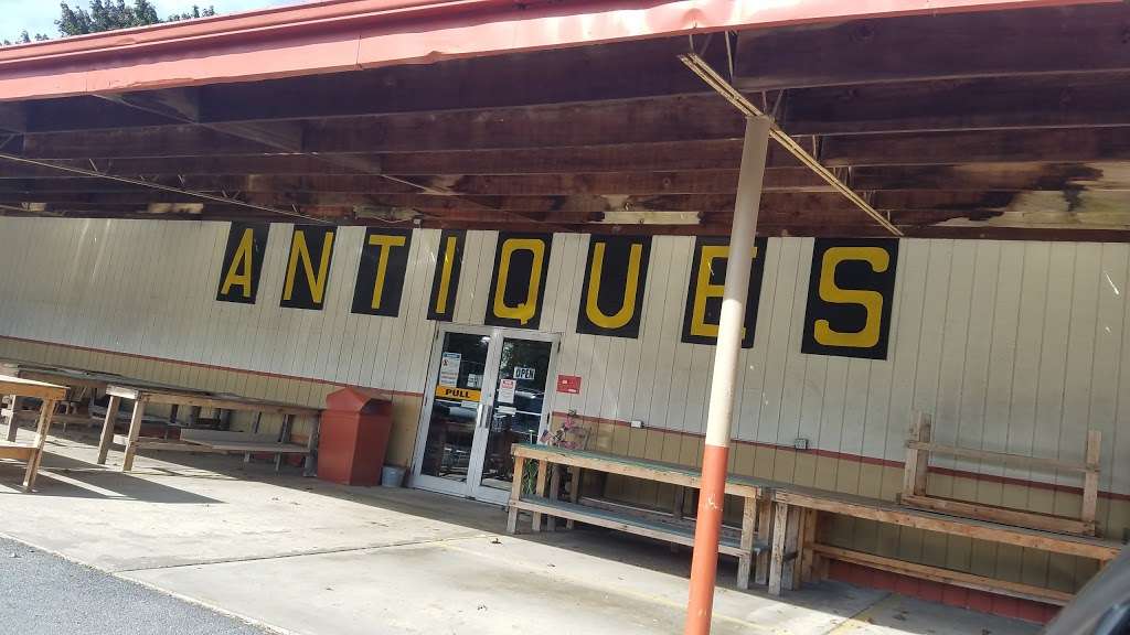 Fayetteville Antique Mall | 3653 Lincoln Way E, Fayetteville, PA 17222, USA | Phone: (717) 352-8485