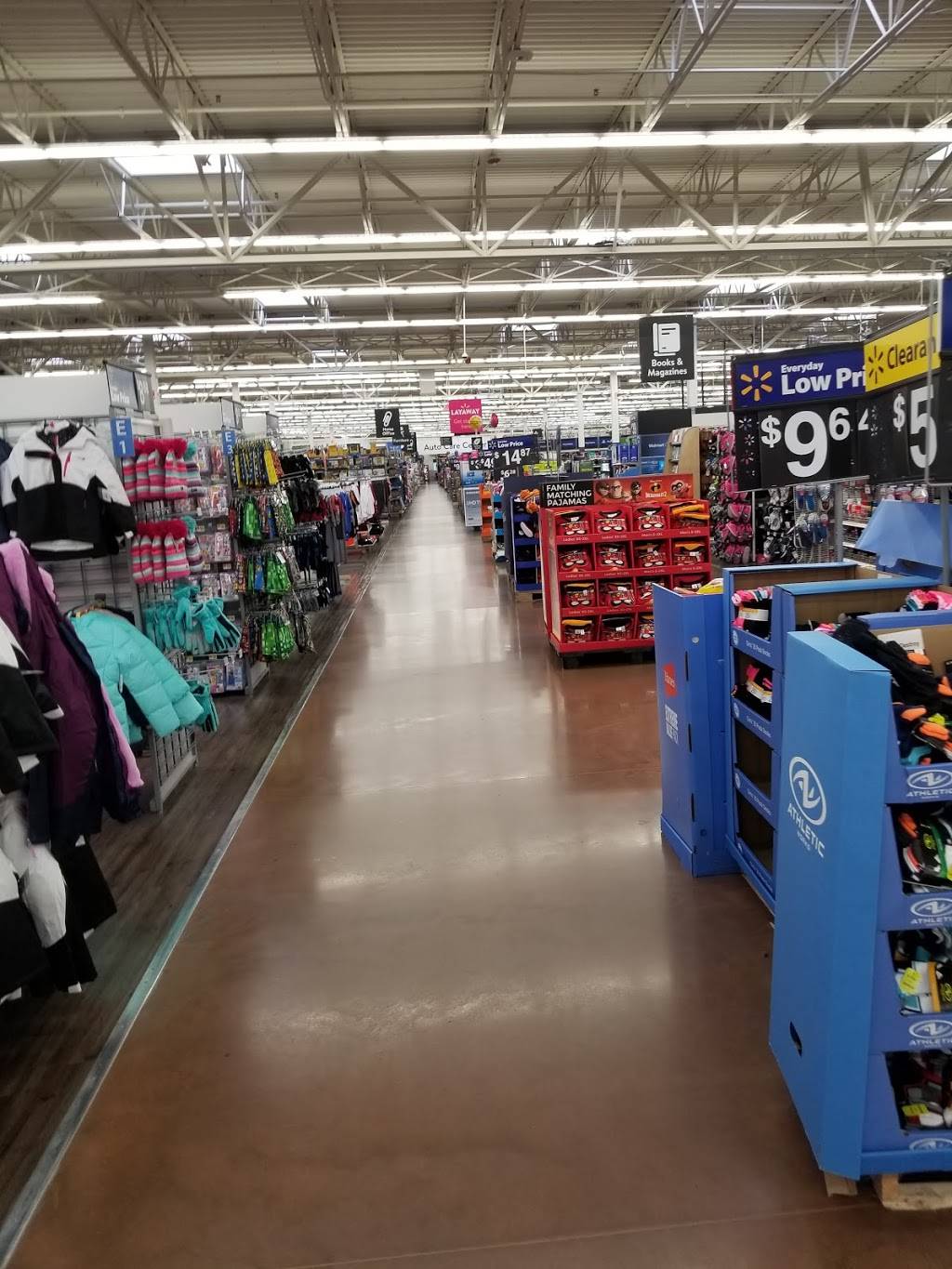 Walmart Supercenter | 16960 W Maple Rd, Omaha, NE 68116, USA | Phone: (402) 289-9238