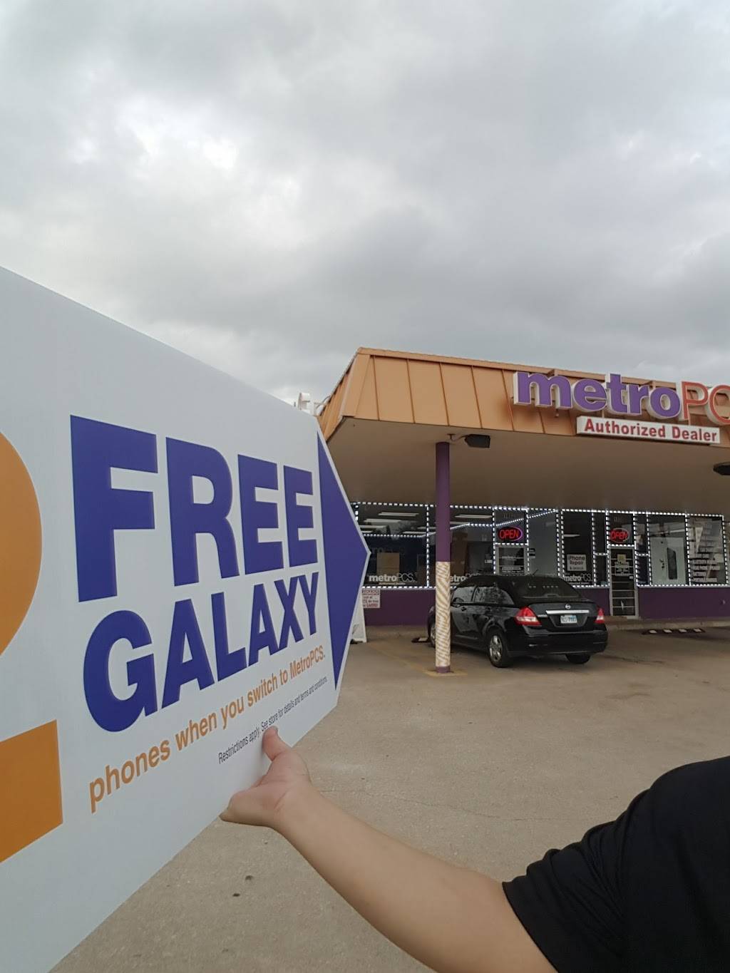 Metro by T-Mobile | 1003 Fox Ave Ste 180, Lewisville, TX 75067, USA | Phone: (469) 240-0003