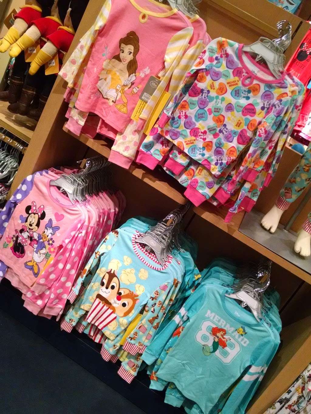 Disney Store | 2144 Southlake Mall, Merrillville, IN 46410 | Phone: (219) 756-4674