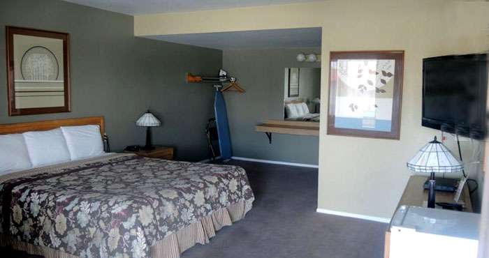 Cozy Inn Costa Mesa | 325 W Bay St, Costa Mesa, CA 92627, USA | Phone: (949) 650-2055