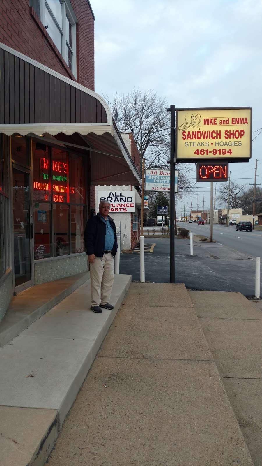Mike & Emmas Sandwich Shop | 601 MacDade Boulevard, Folsom, PA 19033, USA | Phone: (610) 461-9194