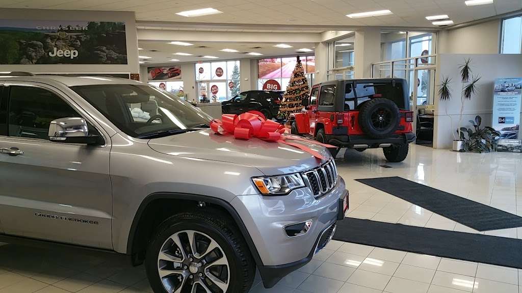 Gurnee Chrysler Jeep Dodge Ram | 7255 Grand Ave, Gurnee, IL 60031, USA | Phone: (847) 623-3000