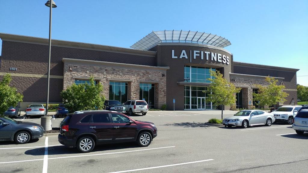 LA Fitness | 1101 Silver Lake Rd NW, New Brighton, MN 55112, USA | Phone: (651) 674-3186