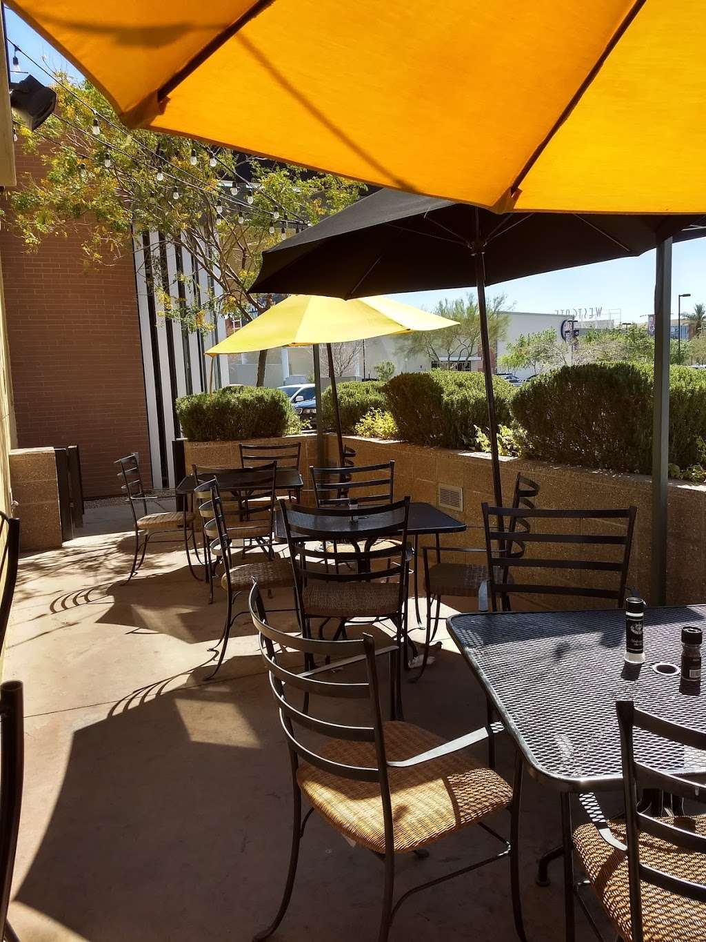 Gordon Biersch Brewery Restaurant | 6915 N 95th Ave, Glendale, AZ 85305, USA | Phone: (623) 877-4300