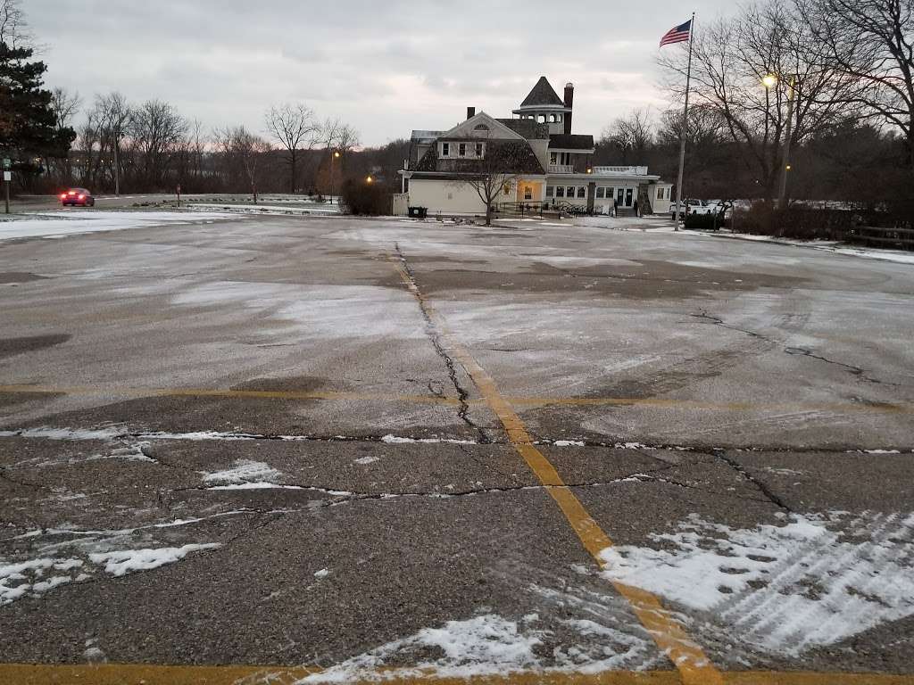 Grant Park Clubhouse Parking | Grant Park Dr, South Milwaukee, WI 53172, USA | Phone: (414) 762-1550