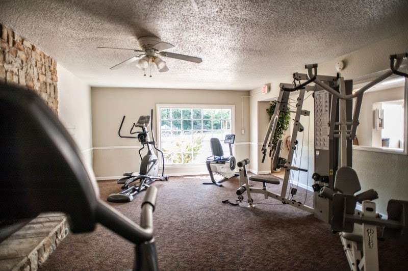 Forest Park Apartments | 4623 NE Winn Rd, Kansas City, MO 64117 | Phone: (833) 354-6884