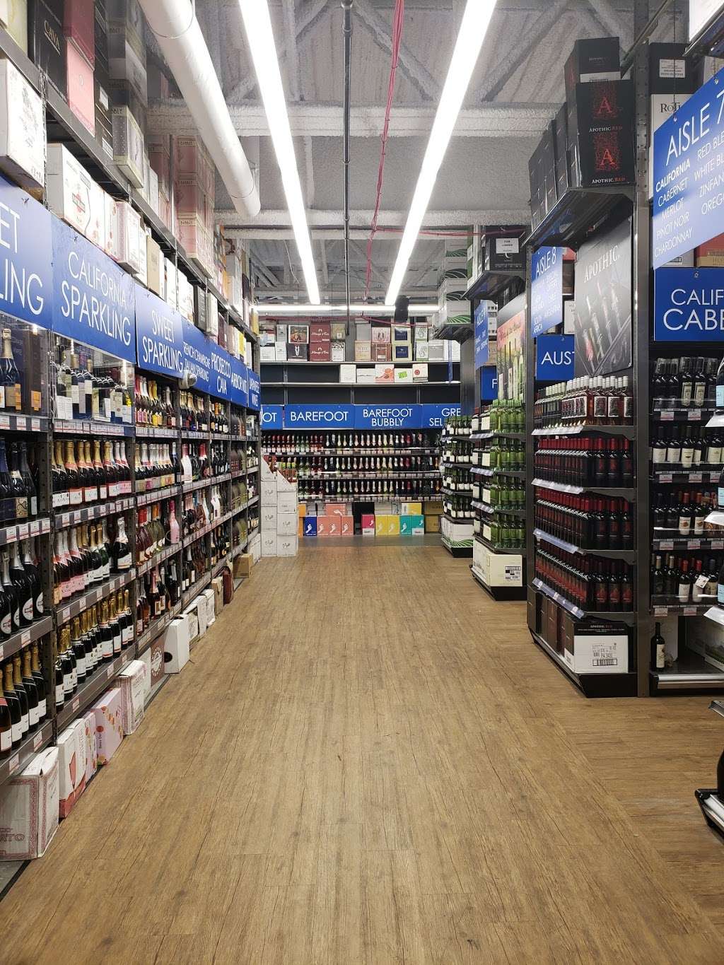 Wine & Liquor Superstore | 815 Hutchinson River Pkwy, The Bronx, NY 10465, USA | Phone: (718) 684-1481