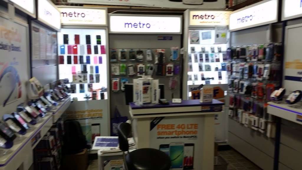 Metro by T-Mobile | 195 N Farnsworth Ave A, Aurora, IL 60505 | Phone: (888) 863-8768