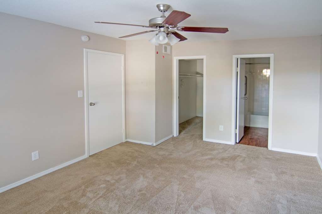 Meadow Park Apartments | 2800 Mustang Rd, Alvin, TX 77511, USA | Phone: (346) 209-2061