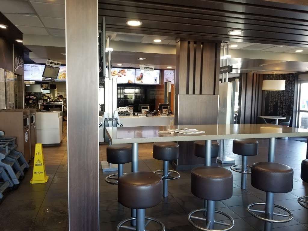 McDonalds | 5065 Clairemont Dr, San Diego, CA 92117, USA | Phone: (858) 274-3344