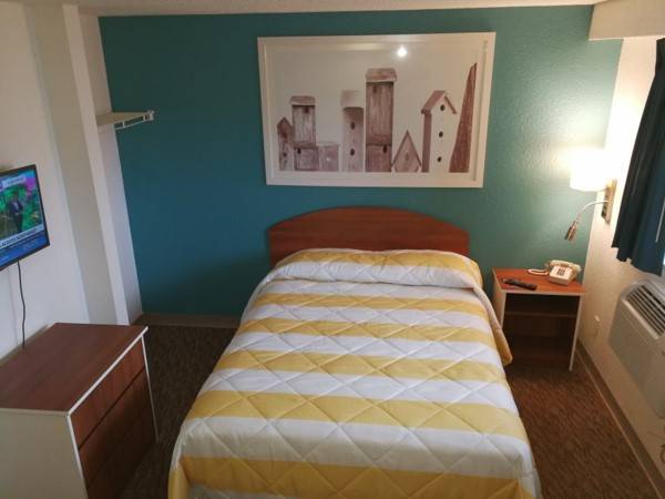 InTown Suites Extended Stay Chesapeake VA - Greenbrier Road | 2150 Old Greenbrier Rd, Chesapeake, VA 23320, USA | Phone: (757) 523-1448