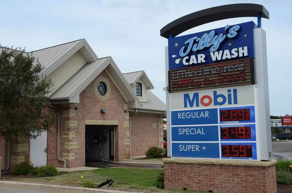 Jillys Car Wash - Elm Grove | 15340 W Bluemound Rd, Elm Grove, WI 53122, USA | Phone: (262) 784-5523