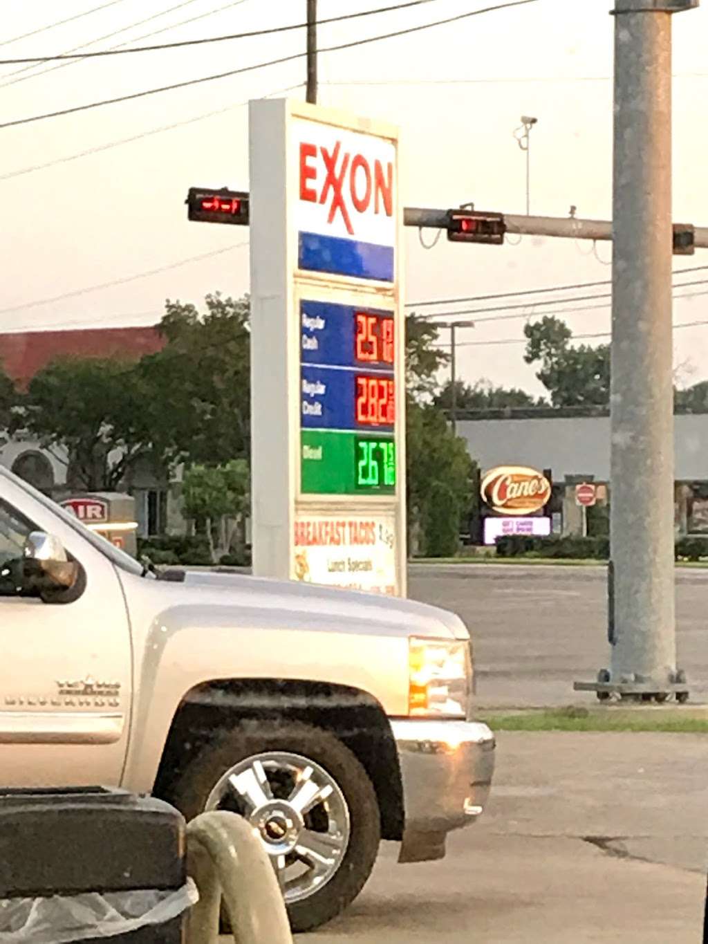 Exxon | 1524 E Broadway St, Pearland, TX 77581, USA | Phone: (281) 648-1111