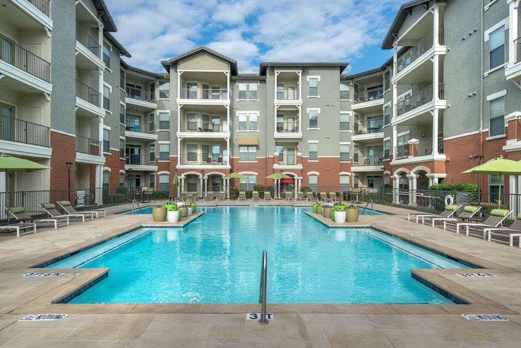 Olympus Las Colinas Luxury Apartments | 692 Lake Carolyn Pkwy, Irving, TX 75039, USA | Phone: (972) 556-0506