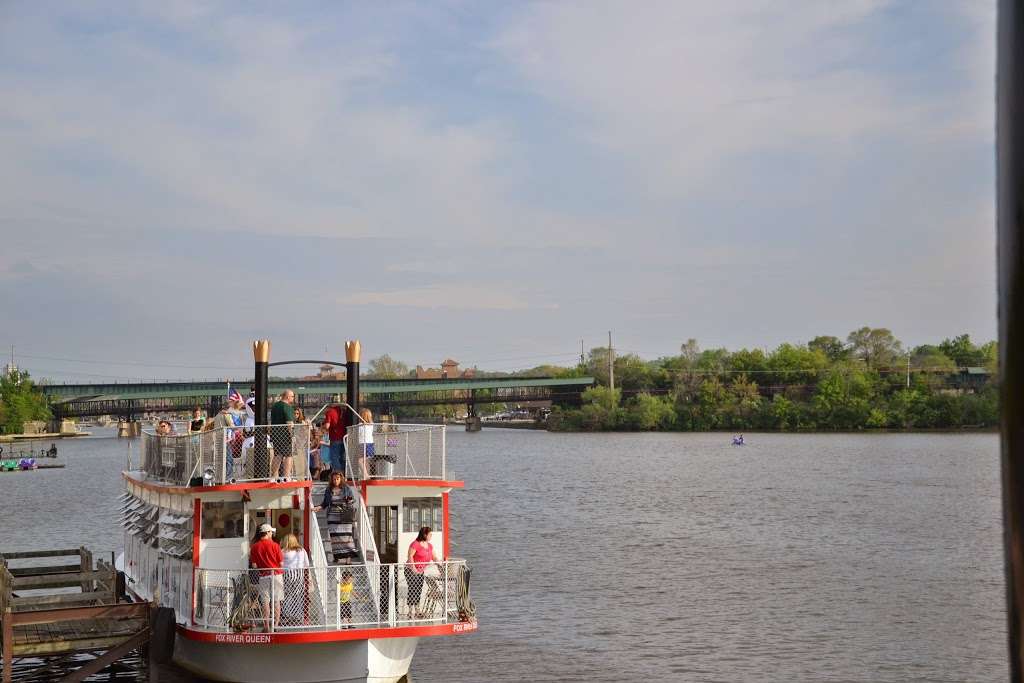 St. Charles Paddlewheel Riverboat | 2 North Ave, St. Charles, IL 60174 | Phone: (630) 584-2334