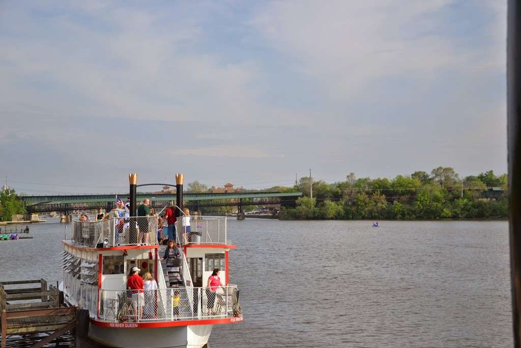 St. Charles Paddlewheel Riverboat | 2 North Ave, St. Charles, IL 60174, USA | Phone: (630) 584-2334