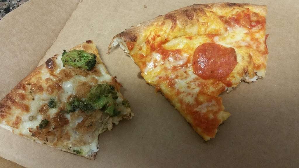 Emilios Pizza | 554 MacDade Boulevard, Folsom, PA 19033, USA | Phone: (610) 586-2212