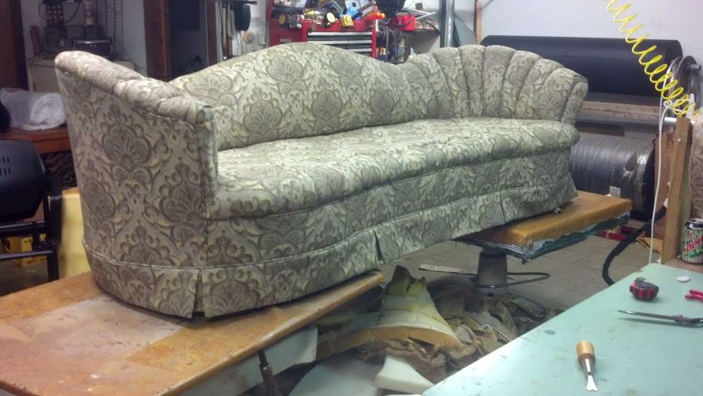 T Js Trim & Upholstery Shop | 8151 E County Road 100 N, Avon, IN 46123, USA | Phone: (317) 272-4304