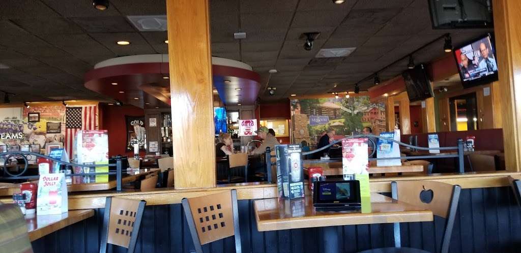 Applebees Grill + Bar | 2401 Rock Haven Rd, Harrisonville, MO 64701, USA | Phone: (816) 887-2288