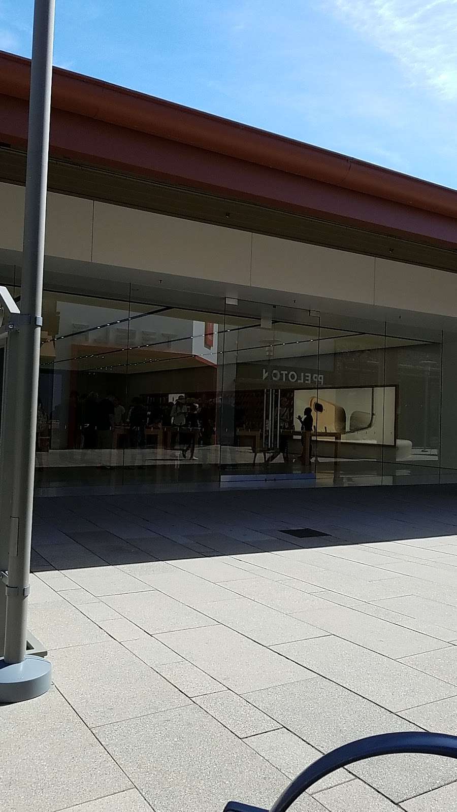 Apple Corte Madera | 1520 Redwood Hwy, Corte Madera, CA 94925, USA | Phone: (415) 413-9120