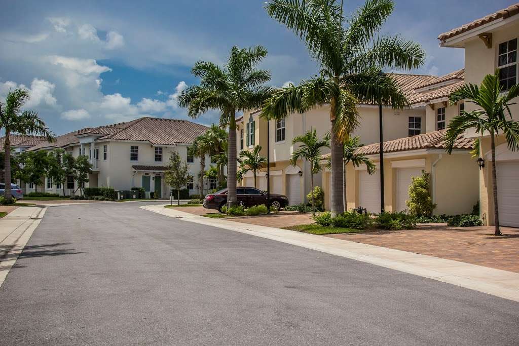 Bridgewater at Lake Osborne | 6074 Yellow Sun Dr, Lake Worth, FL 33462, USA | Phone: (561) 433-0222