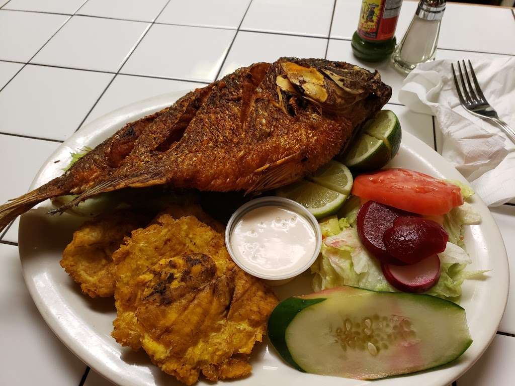 El Salvadoreño Restaurant | 791 Lonsdale Ave, Central Falls, RI 02863, USA | Phone: (401) 725-2226