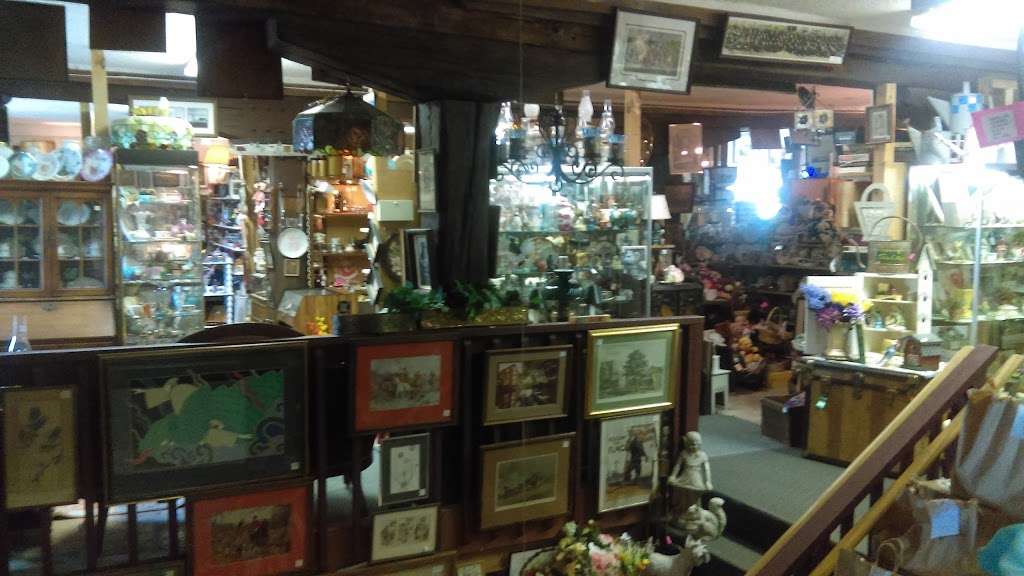 Grist Mill Antiques Center | 127 Hanover St, Pemberton, NJ 08068, USA | Phone: (609) 726-1588