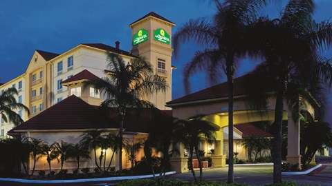 La Quinta Inn & Suites by Wyndham Lakeland West | 1024 Lakeland Park Center Dr, Lakeland, FL 33809, USA | Phone: (863) 859-2866
