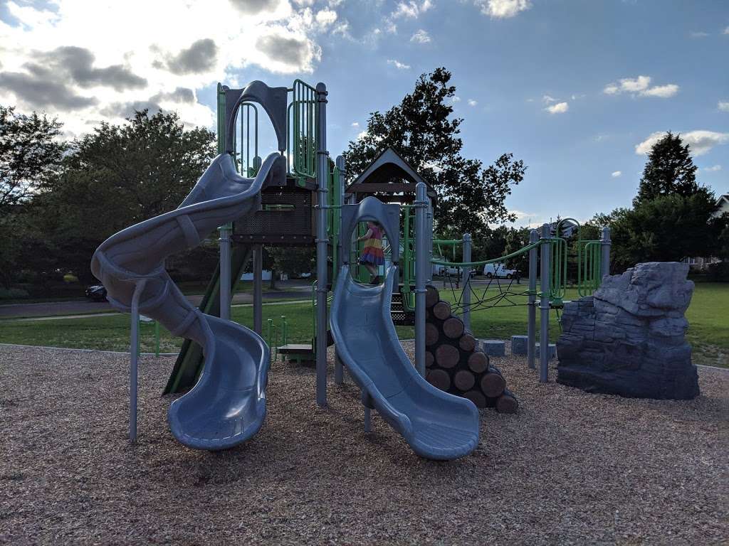 Kidtowne Park | &, Brittania Way, Merriford Ln, Roselle, IL 60172