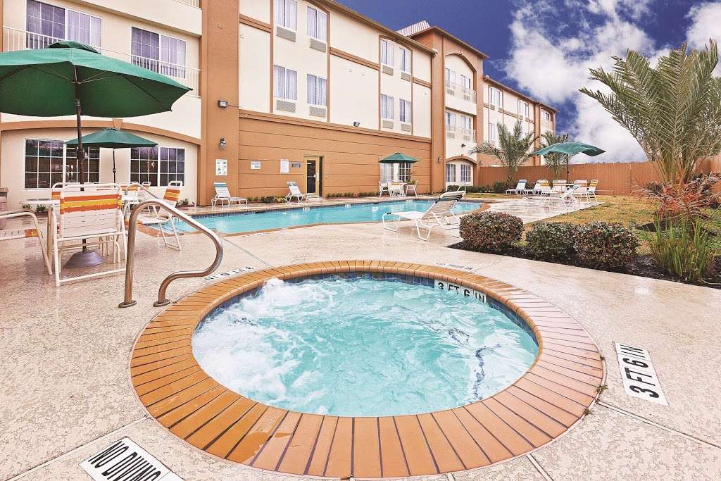 La Quinta Inn & Suites Houston Hobby Airport | 8776 Airport Blvd, Houston, TX 77061 | Phone: (713) 490-1008