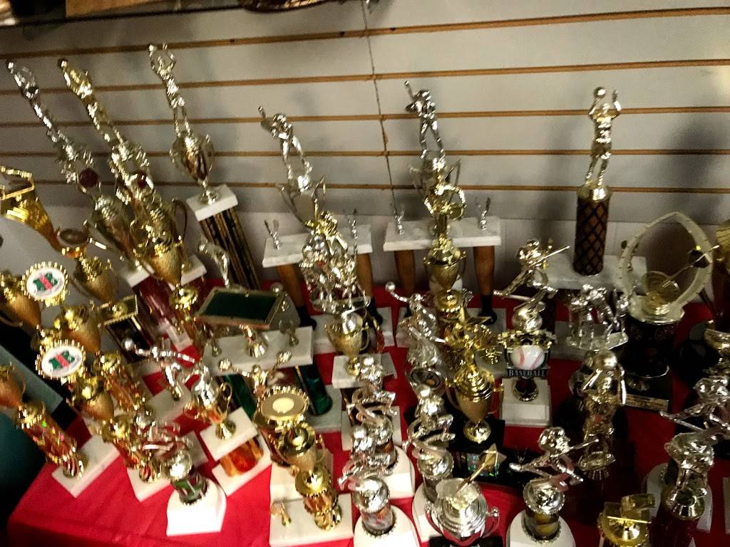 Eds Trophies Plaque & Awards | 7516 Florissant Rd, St. Louis, MO 63121, USA | Phone: (314) 383-7555