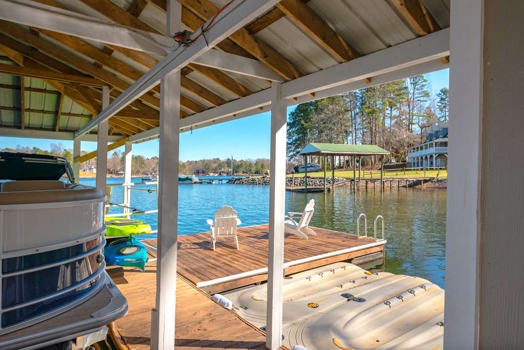 Lakecations - Lake Norman | 304 Normandy Rd, Mooresville, NC 28117, USA | Phone: (704) 251-7002