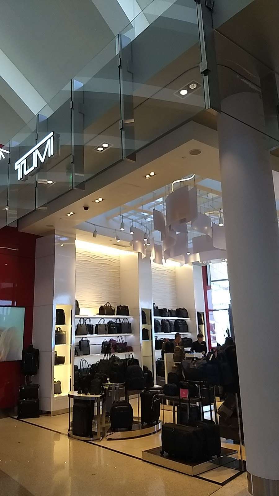 TUMI Store Los Angeles International Airport Terminal 6 600 World