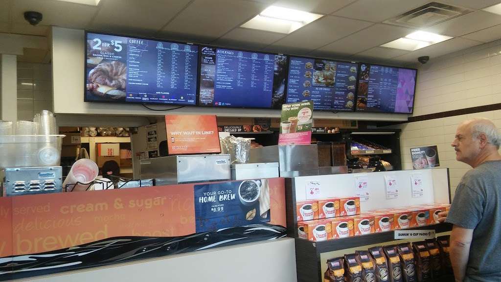 Dunkin Donuts | 4150 Main St, Bridgeport, CT 06606, USA | Phone: (203) 374-0400