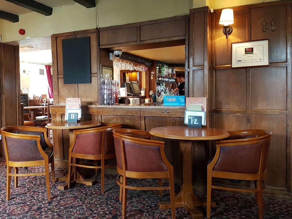 Ye Olde Red Lion | 17 Park Rd, Sutton SM3 8QB, UK | Phone: 020 8642 5108