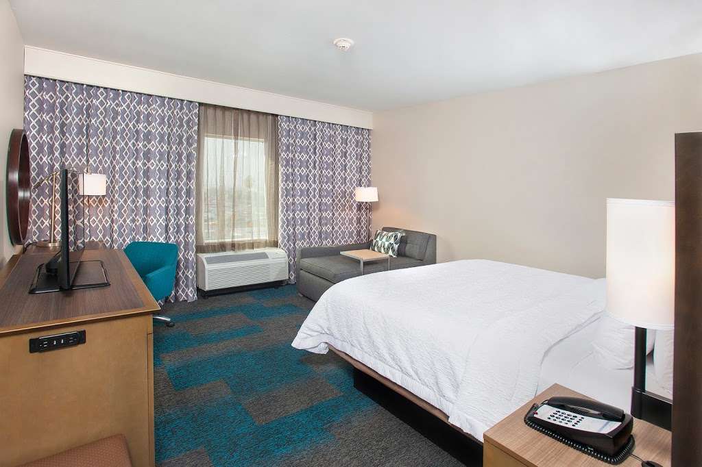 Hampton Inn & Suites LAX El Segundo | 888 North Pacific Coast Highway, El Segundo, CA 90245, USA | Phone: (310) 322-2900