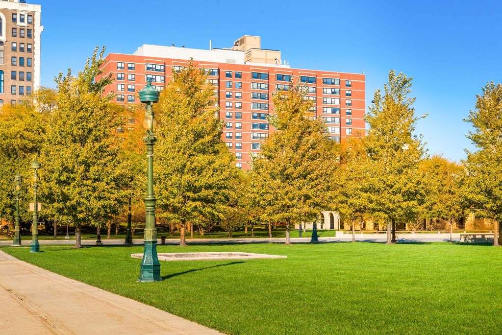 Montgomery Place Retirement Community | 5550 S Shore Dr, Chicago, IL 60637, USA | Phone: (773) 753-4100