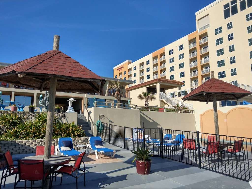 Dream Inn | 3217 S Atlantic Ave, Daytona Beach Shores, FL 32118, USA | Phone: (888) 280-5260