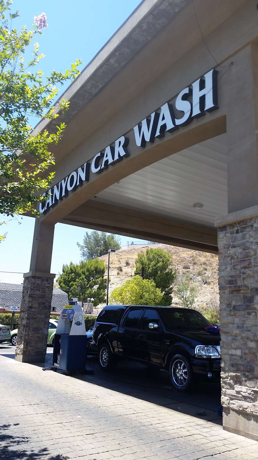 Canyon Car Wash | 18727 Soledad Canyon Rd, Santa Clarita, CA 91351, USA | Phone: (661) 250-0399