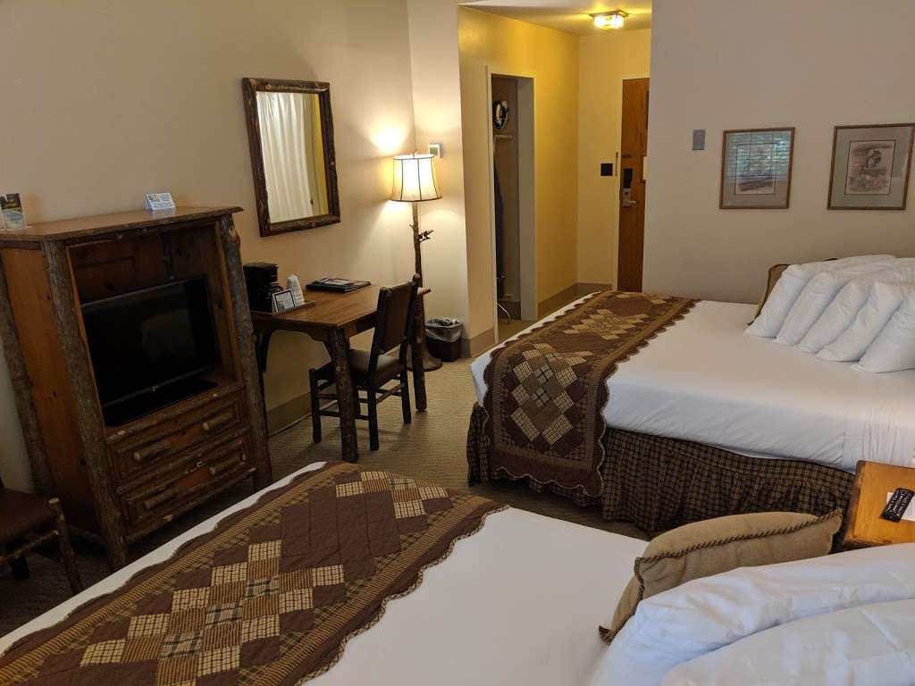 Canyon Inn | 451 McCormick Creek Park Rd, Spencer, IN 47460, USA | Phone: (812) 829-4881