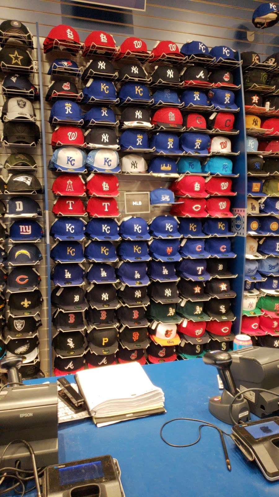 Lids | 1843 Village West Pkwy, Kansas City, KS 66111, USA | Phone: (913) 328-1975