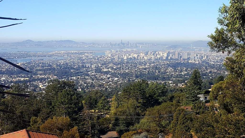 Wayside Parking Lot | Unnamed Trail, Oakland, CA 94619, USA