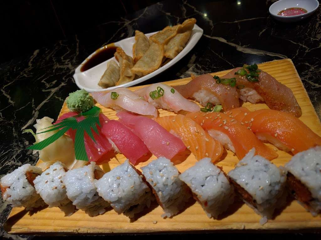 California Roll & Sushi | 6251 Bristol Pkwy, Culver City, CA 90230, USA | Phone: (310) 337-7775